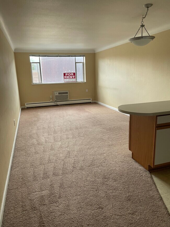Foto del edificio - 2295 E Asbury Ave