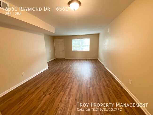 Foto del edificio - 6561 Raymond Dr