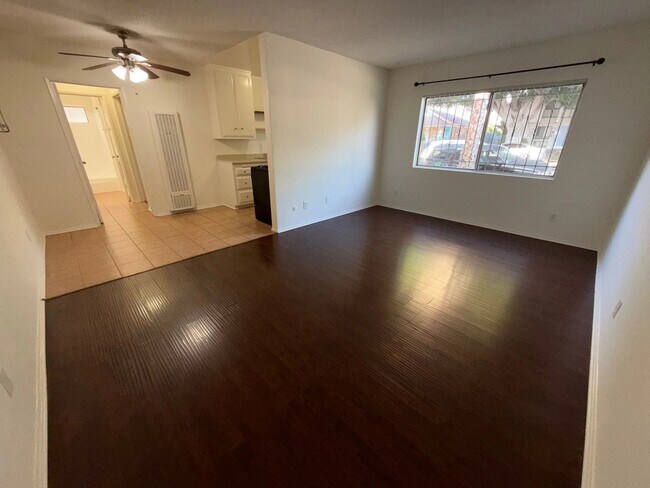 Foto del edificio - 1114 W 18th St