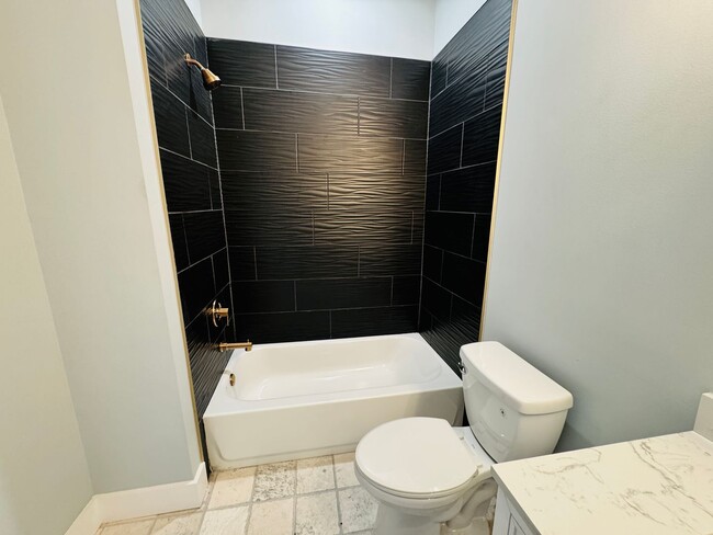 Building Photo - RATE DROP ALERT! (was $2600/month)