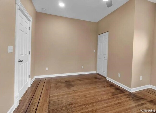 Building Photo - 378 Breckenridge St