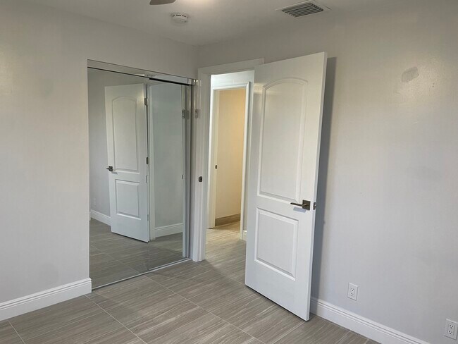 Building Photo - 3603 Everglades Rd