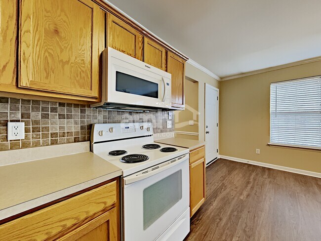 Building Photo - 2119 Ponty Pool Dr