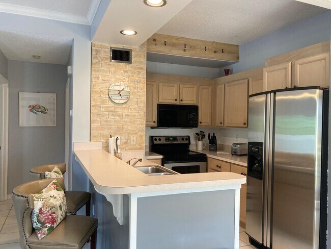 Foto del edificio - 810 Bella Vista Ct S