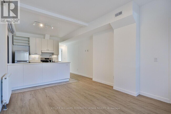 Building Photo - 786 Gladstone Ave