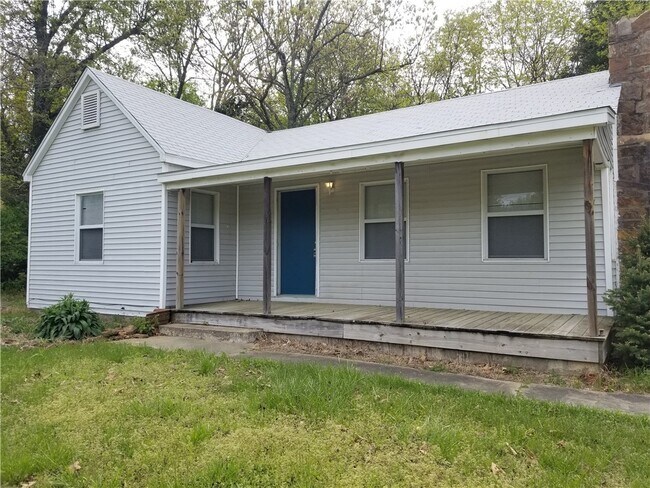 Building Photo - 1511 N Old Wire Rd