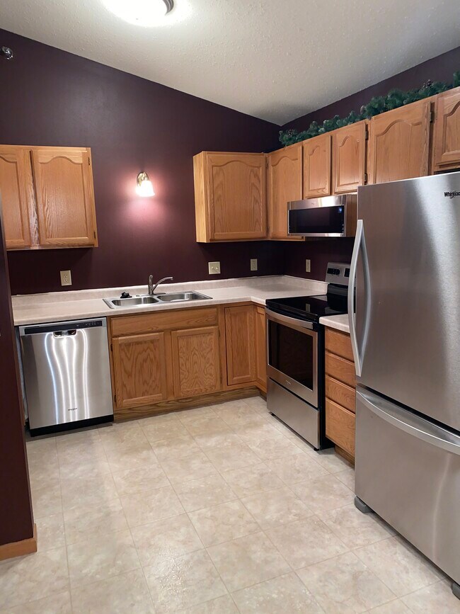 Foto del edificio - 1917 Deerhaven Ln NE