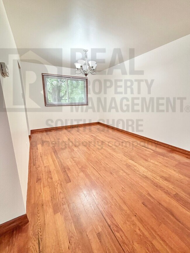 Foto del edificio - 4217 Glen Oaks Dr