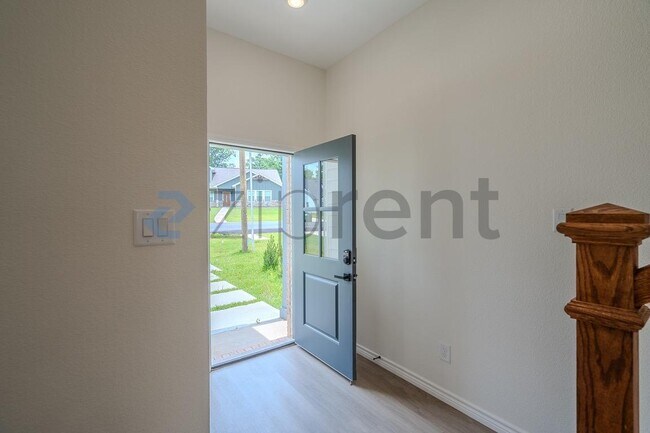 Building Photo - 15309 Coaltown Rd