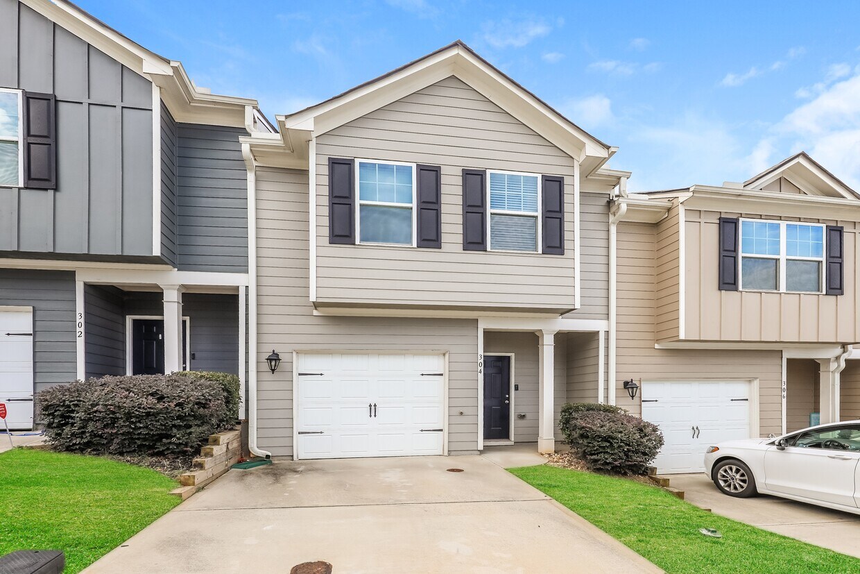 Foto principal - 304 Highwood Ln