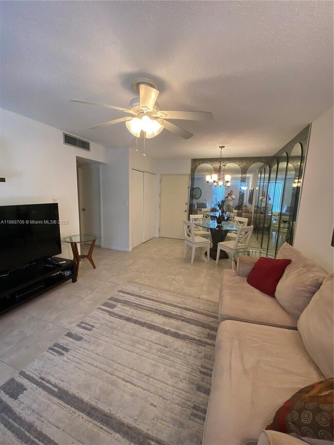 Foto del edificio - 200 177th Dr