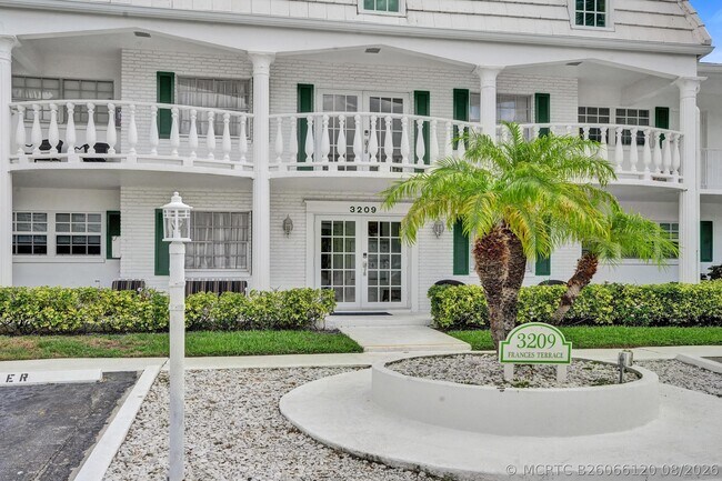 Foto del edificio - 3209 NE 36th St
