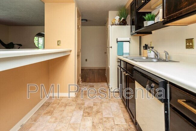 Building Photo - 7600 Portadown Ct