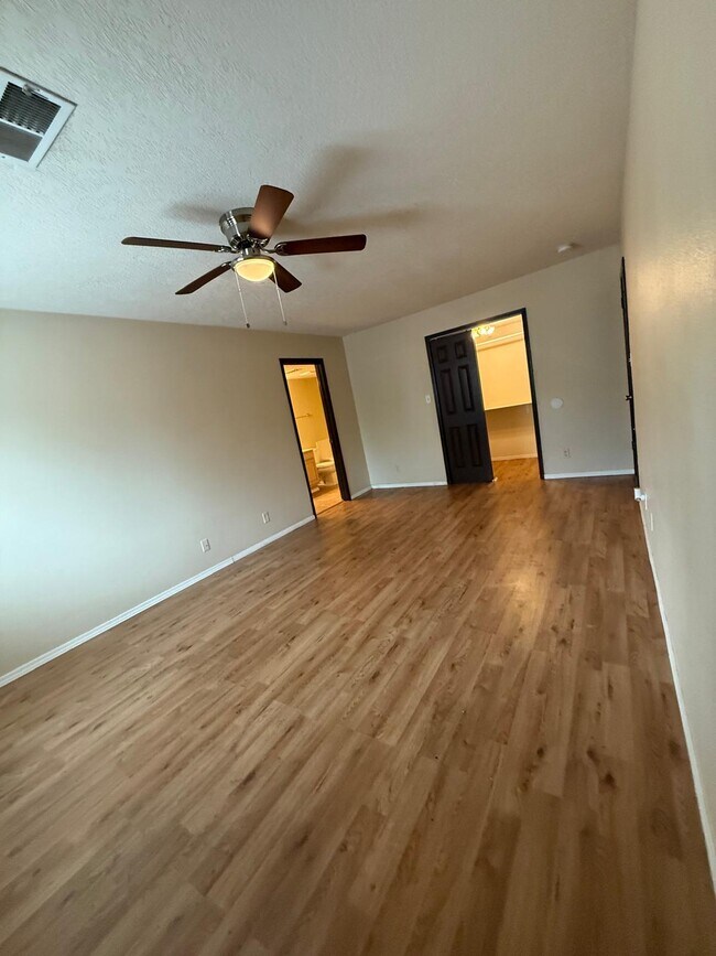 Foto del edificio - 5108 Rae Ct NE