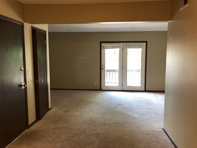 Building Photo - 505 Woodwind Ct