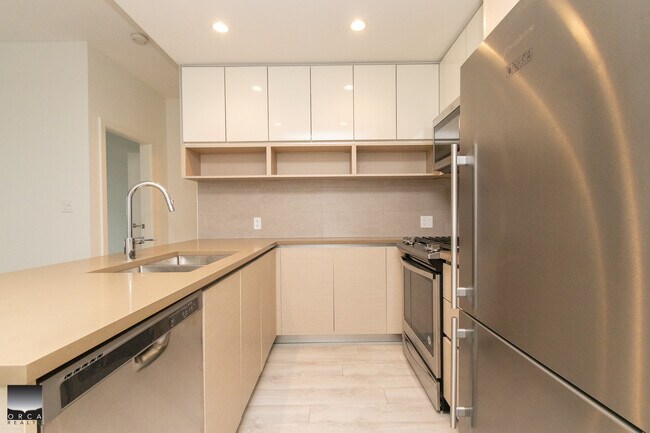 Photo du bâtiment - 8850 University Cres