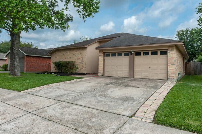Foto del edificio - 2318 Colonial Ridge Dr