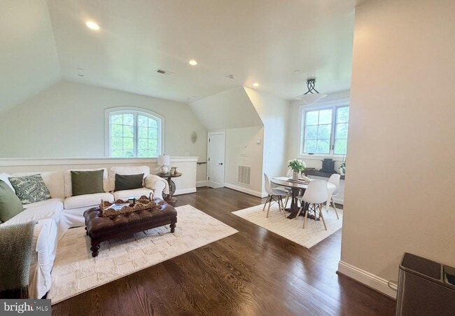 Building Photo - 10601 Red Barn Ln
