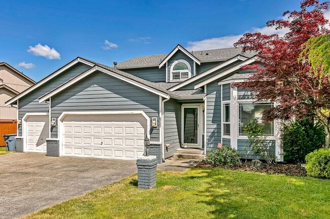 Building Photo - Spacious Corner Lot on in Desirable Community
