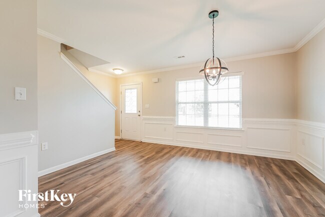 Foto del edificio - 213 Lind Point Ln