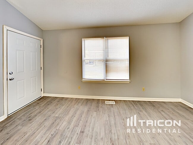 Foto del edificio - 305 Trowbridge Rd