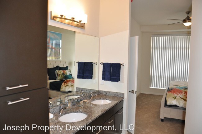 Building Photo - 5204 S 76th St