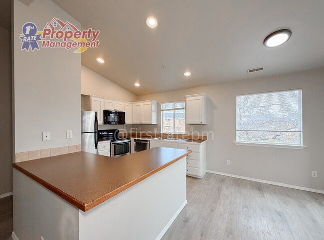 Foto del edificio - 898 N Bluffwood Ln