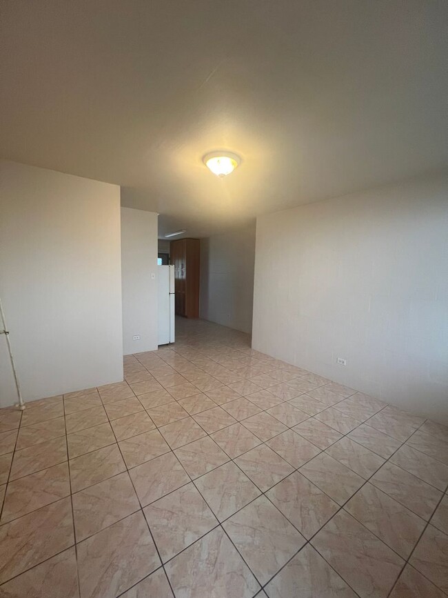 Foto del edificio - 2 bedroom, 1 bath, 1 parking in Makiki!