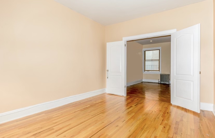 Primary Photo - 587 Midwood St