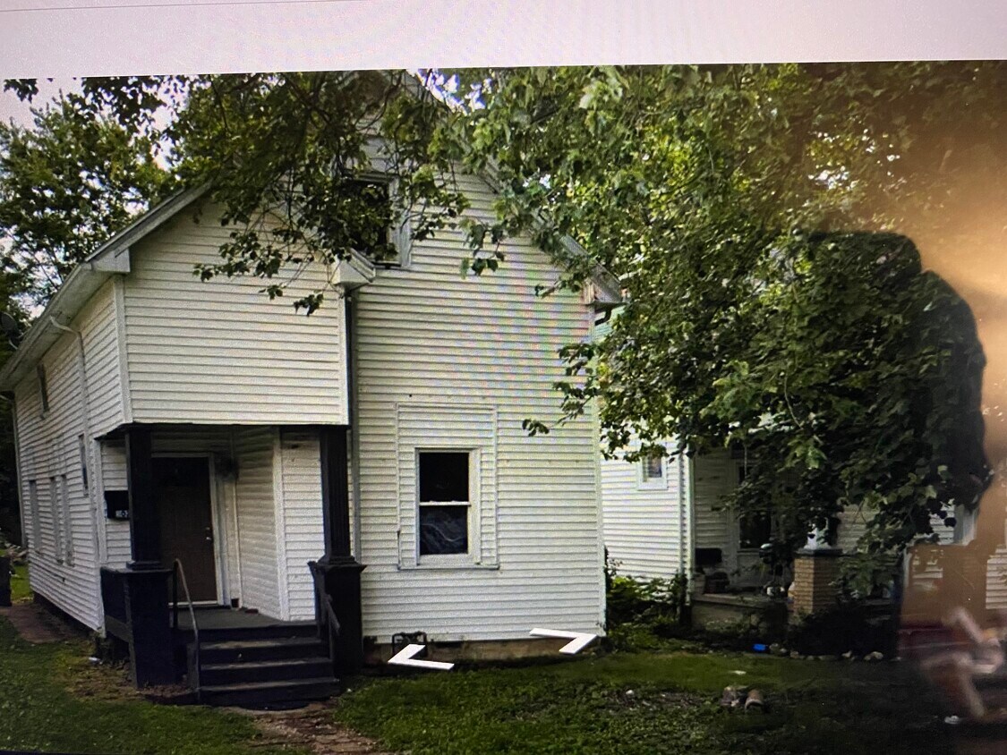 Primary Photo - 1135 S Harlan Ave