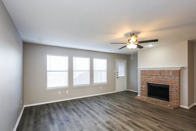 Foto del edificio - 2217 Midbury Dr