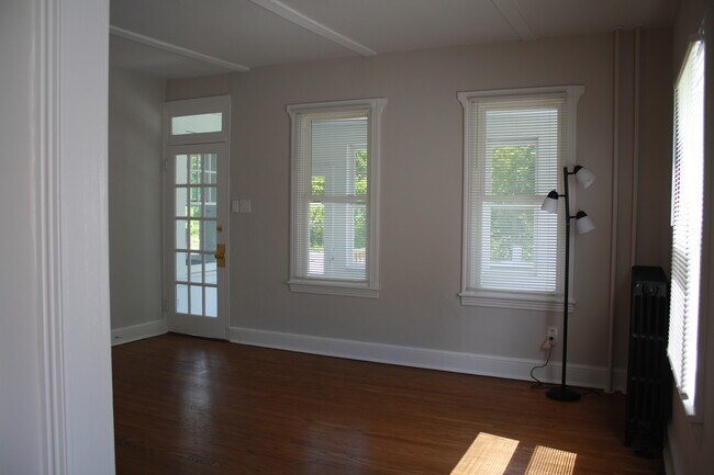 sala de estar 1 - 636 E Front St