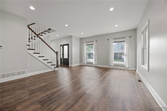 Building Photo - 44 Eagle St