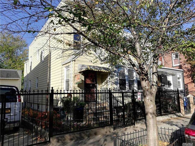 Building Photo - 33-28 105th St