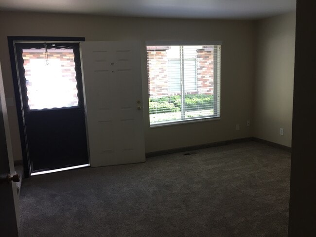 Building Photo - 564 S 200 W