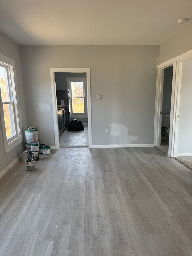 Building Photo - Fully Updated 3 Bedroom - 1 bathroom - $1,375