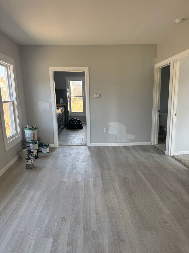 Foto del edificio - Fully Updated 3 Bedroom - 1 bathroom - $1,375