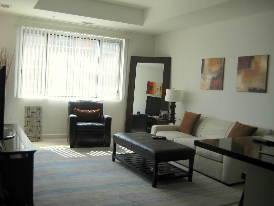 Foto principal - 8191 Strawberry Ln
