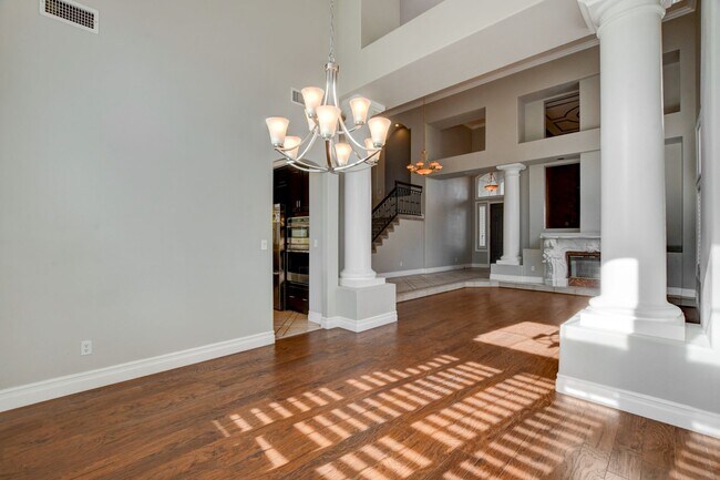 Foto del edificio - COMING SOON!! $1000 off 1st months Rent Guard-Gated Golf Course Living on the 14th Green!