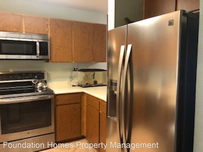 Building Photo - 2 br, 1 bath House - 17 Bridle Path Ln.