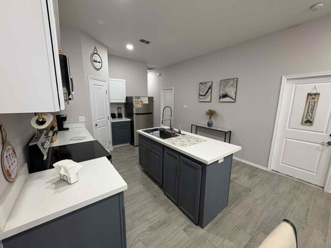 Building Photo - 2007 Cassandra St