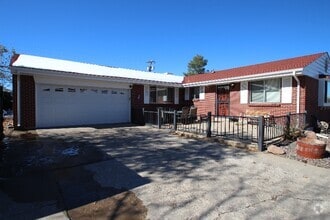 Building Photo - 2565 Willow Ln