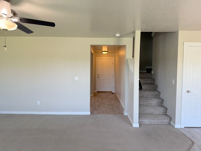 Building Photo - 4-Bedroom Home with 3-Car Garage