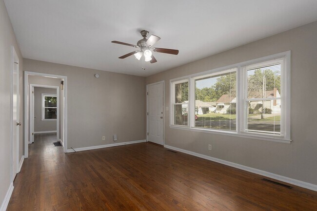 Building Photo - 2106 S Claremont Ave
