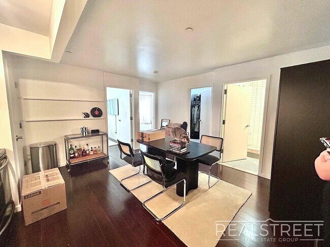 Foto del edificio - 3 bed 1 bath | Dishwasher + Laundry | Incredible Location!