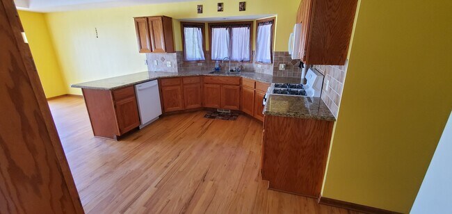 Building Photo - 21391 Marina Cir