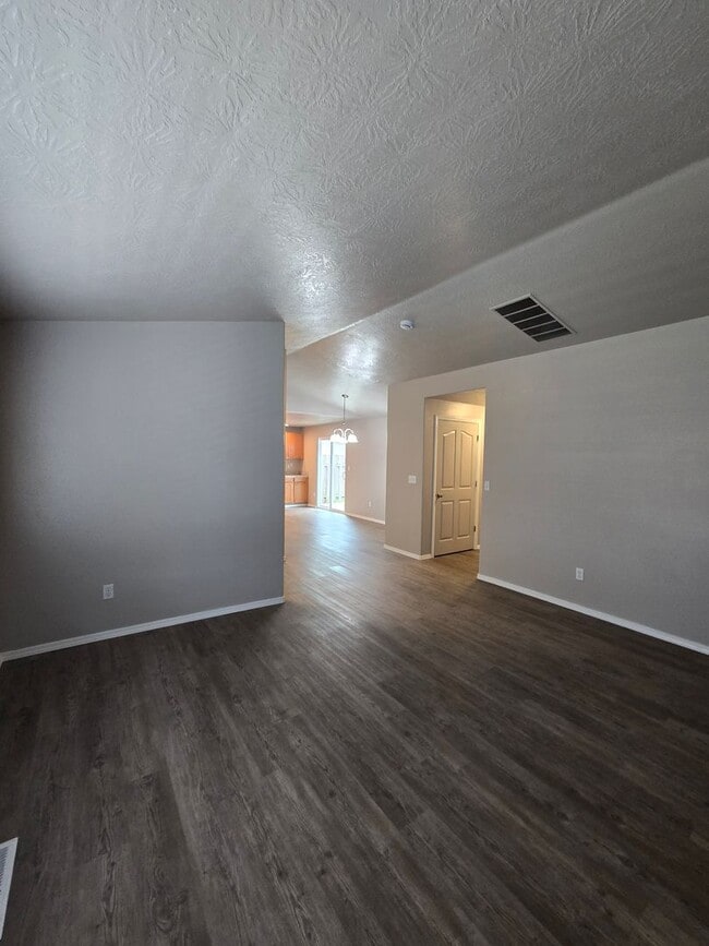 Foto del edificio - Pet Friendly, Single Level 3bed : 2bath Ho...