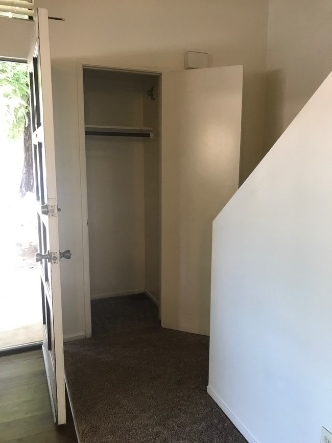 Foto del edificio - Welcome to Laurelwood Oaks – Comfortable Living in a Beautiful Community