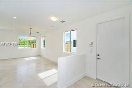 Building Photo - 7241 SW 102nd Ave
