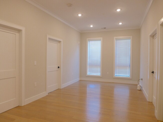 Building Photo - 24 Farrington Ave